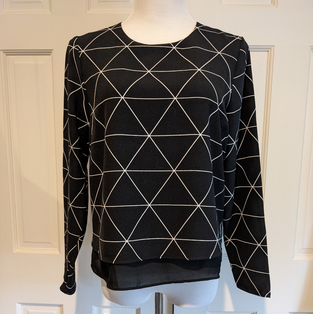 Romeo & Juliet Couture B&W Geometric Modern Work Blouse